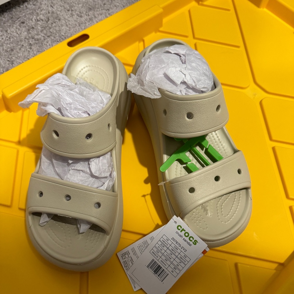 Crocs sandal NWT